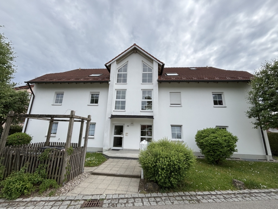 Großzügige 3-ZKB Wohnung mit Garten und 2 Balkonen, 86836 Graben, Erdgeschosswohnung