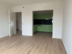 Wohnzimmer - Moderne 2-Zimmer-Wohnung mit Einbauküche – frisch saniert & solide vermietet