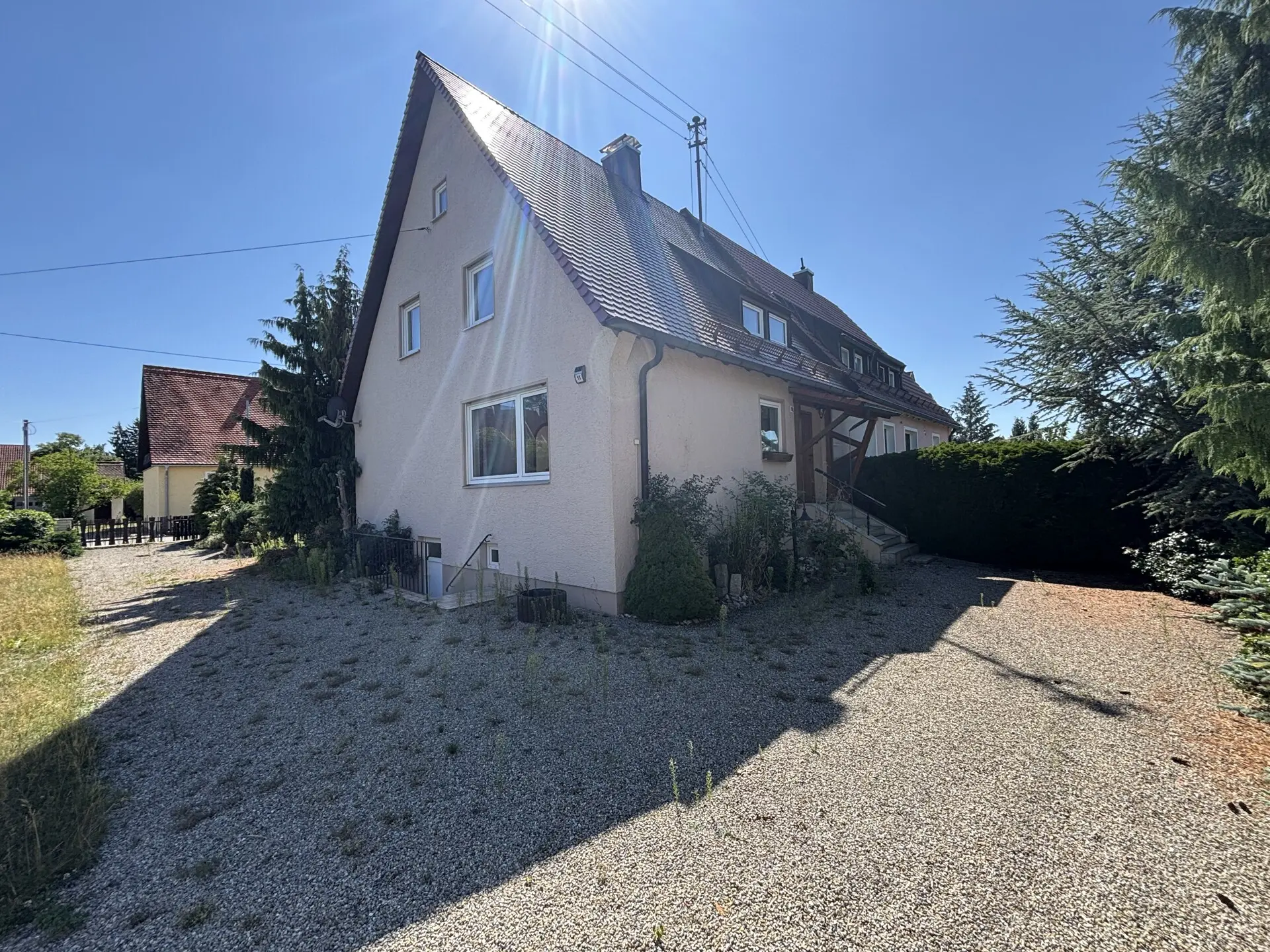 Saniertes Doppelhaus(2Wohnungen) mit Wärmepumpe im neuwertigen Zustand! Zum fairen Preis!