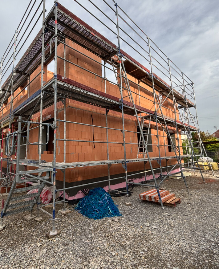 Einfamilienhaus KFW 40QNG 240.000€ für 1% Zins Schlüsselfertig (Ziegel) Bezugsfrei 3/27 in ruhiger Lage