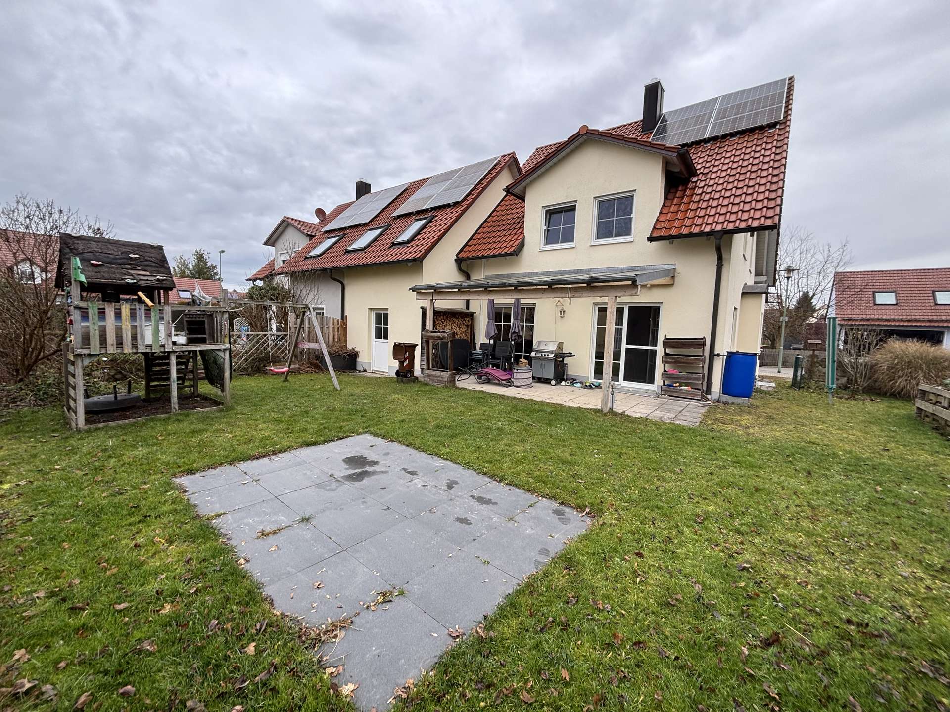 Einfamilienhaus mit Einliegerwohnung in Begehrter Lage!