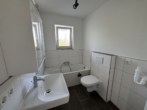 Bad mit Badewanne EG - Erstbezug nach Renovierung Ein-/Zweifamilienhaus Langenneufnach