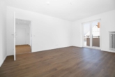 Wohnzimmer - Modern sanierte 4-Zimmer-Wohnung mit Balkon – Kapitalanlage mit solider Vermietung oder Eigennutzer