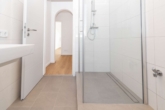 Badezimmer - Modern sanierte 4-Zimmer-Wohnung mit Balkon – Kapitalanlage mit solider Vermietung oder Eigennutzer