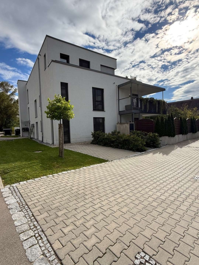 Exklusive Erdgeschosswohnung mit großem Garten in Schwabmünchen „Stellplatz und TG platz“, 86830 Schwabmünchen, Erdgeschosswohnung