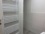 Badezimmer - Modern sanierte 4-Zimmer-Wohnung mit Balkon – Kapitalanlage mit solider Vermietung oder Eigennutzer