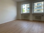 Schlafzimmer - Modern sanierte 4-Zimmer-Wohnung mit Balkon – Kapitalanlage mit solider Vermietung oder Eigennutzer