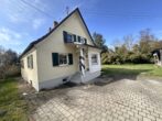 Renovierungsbedürftiges Einfamilienhaus mit 1.168m² Grund im Gewerbegebiet von Großaitingen! - Außenansicht von Norden