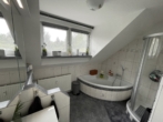 Badezimmer 2. OG - Sofort Bezugsfertig 3 ZKB mit 2 Bädern, 2 Balkonen und Garage!