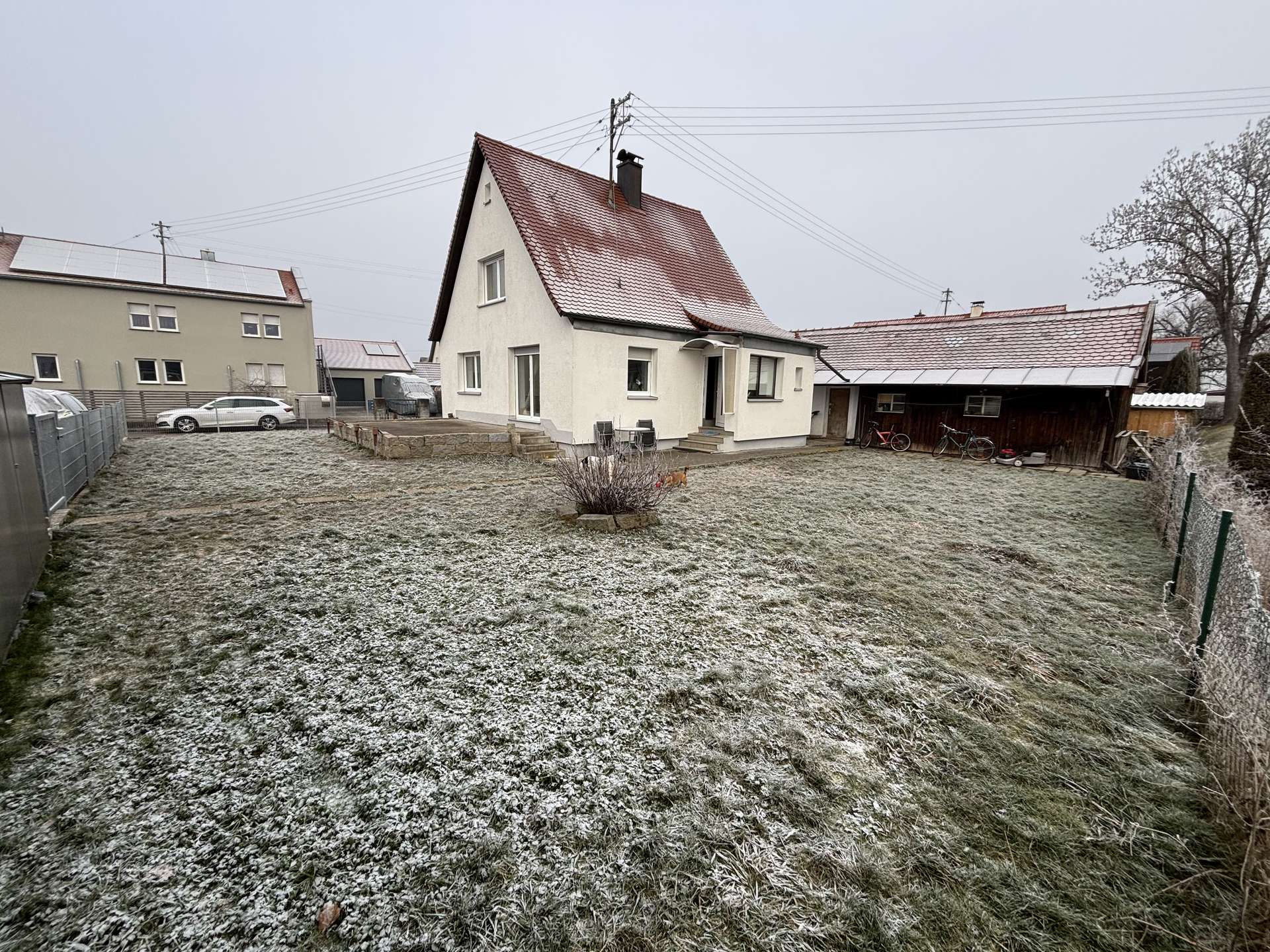 Einfamilienhaus mit Werkstattgarage