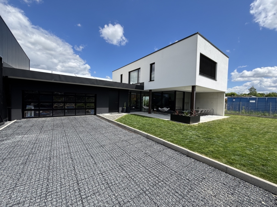 Villenanwesen mit Designerhalle, 86836 Obermeitingen, Villa