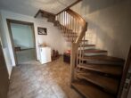 Renovierungsbedürftiges Ein- bis Zweifamilienhaus in idyllischer Sackgasse (Hanglage) in Schwabegg - Treppenhaus Anbau